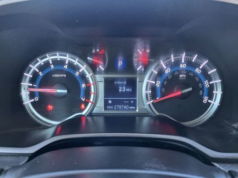 Used 2018 Toyota 4Runner SR5 AWD/4WD image 13