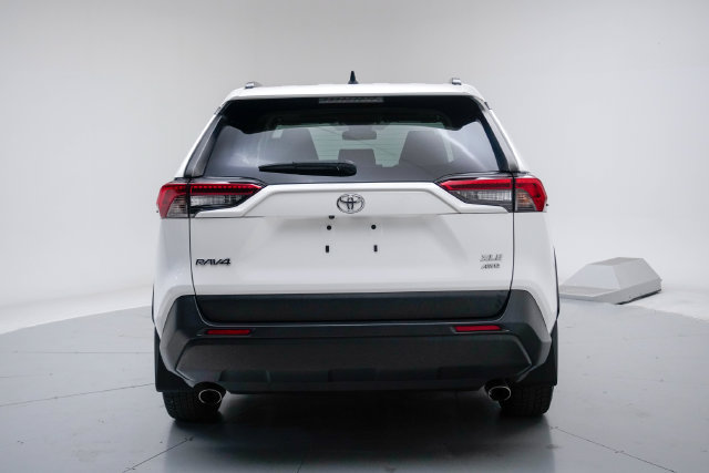 Used 2019 Toyota RAV4 XLE w/ All Weather Liner Package AWD/4WD image 4