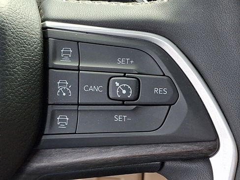 Certified 2023 Jeep Grand Cherokee Limited w/ Luxury Tech Group II AWD/4WD image 23