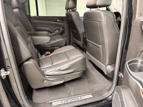 Used 2020 Chevrolet Suburban LT AWD/4WD image 36