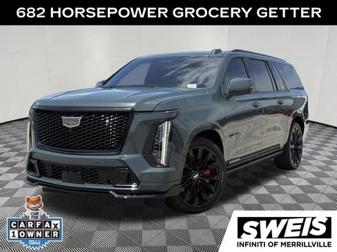 Used 2026 Cadillac Escalade ESV V w/ LPO, ONYX Package AWD/4WD image 1