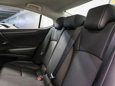 Used 2025 Lexus ES 350 w/ Premium Package FWD image 19