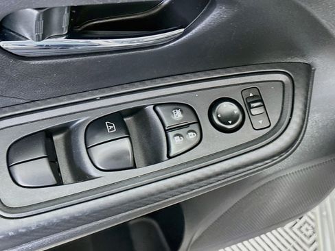 Used 2025 Nissan Versa SV FWD image 15