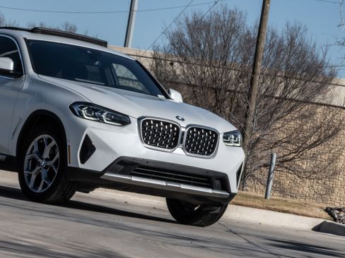 Certified 2025 BMW X4 xDrive30i image 5