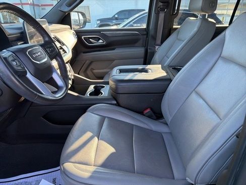 Used 2021 GMC Yukon SLT w/ SLT Premium Package image 2