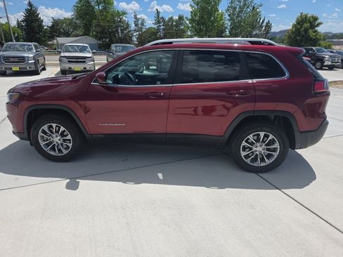 Used 2019 Jeep Cherokee Latitude Plus w/ Comfort/Convenience Group AWD/4WD image 8