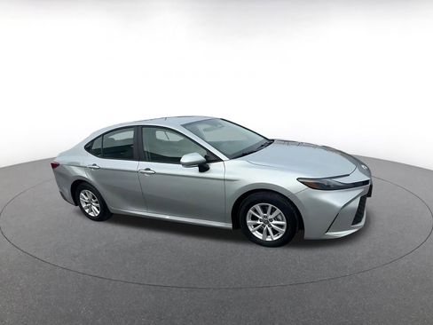 Used 2025 Toyota Camry LE image 2