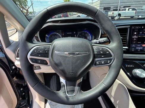 Used 2022 Chrysler Pacifica Limited w/ Uconnect Theater Family Group AWD/4WD image 12