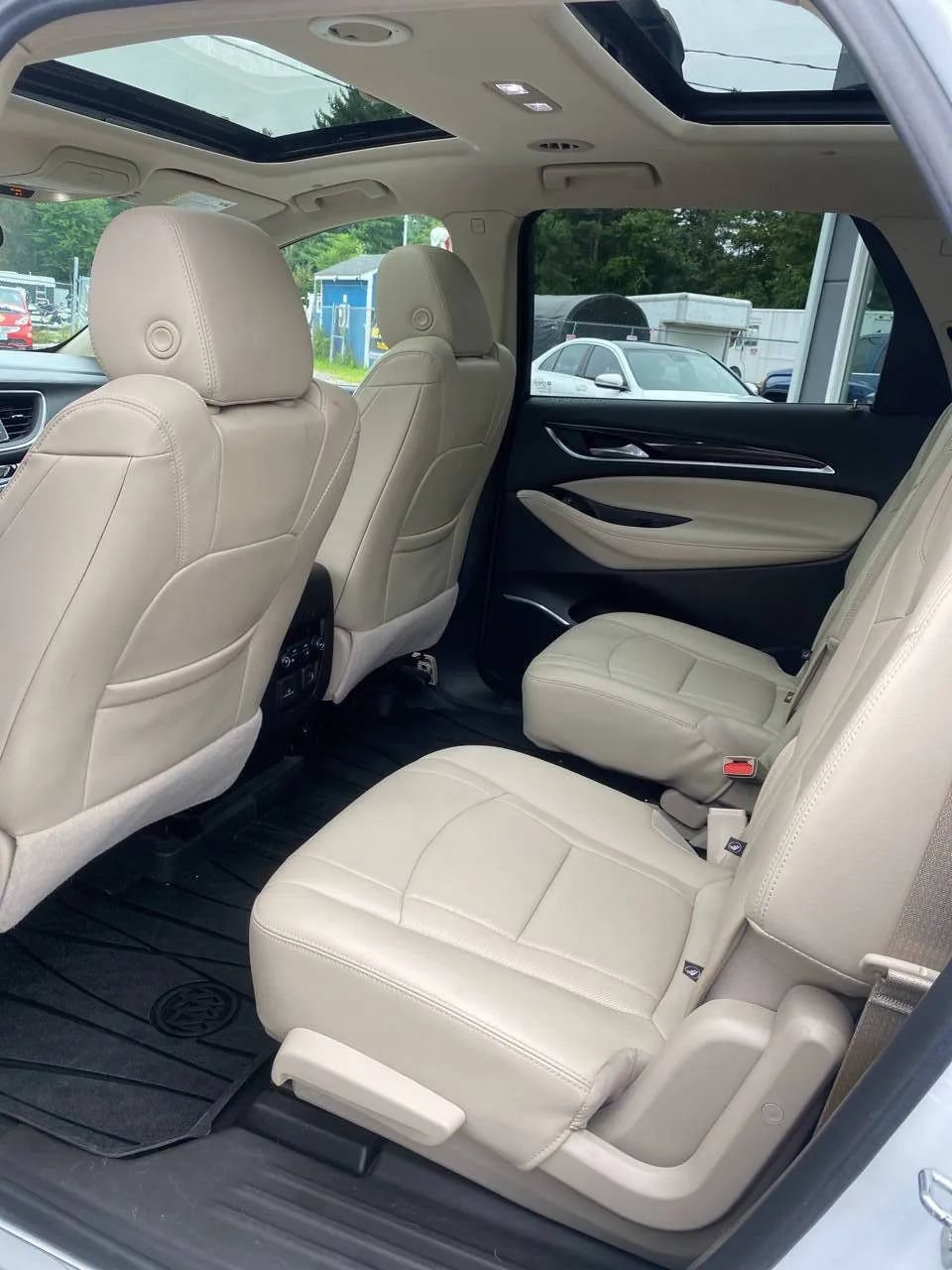 Used 2020 Buick Enclave Premium w/ Sun and Sites Package AWD/4WD image 23
