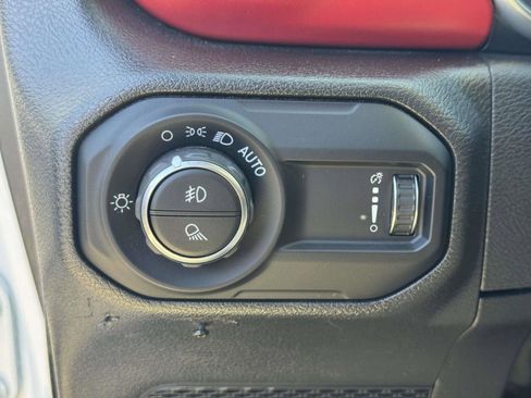 Certified 2023 Jeep Gladiator Rubicon w/ Cold Weather Group AWD/4WD image 18