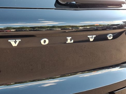 Certified 2025 Volvo XC40 B5 Core image 29