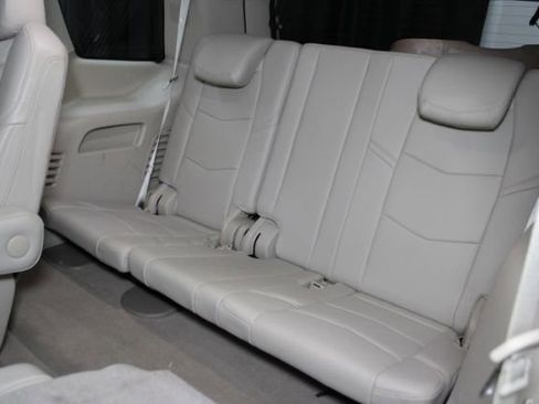 Used 2017 Cadillac Escalade Luxury image 29