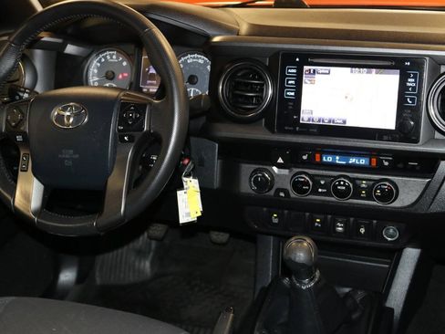 Used 2017 Toyota Tacoma TRD Sport w/ Premium & Technology Package AWD/4WD image 25