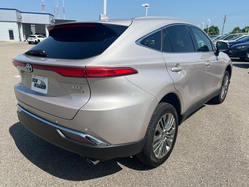 Used 2022 Toyota Venza image 7