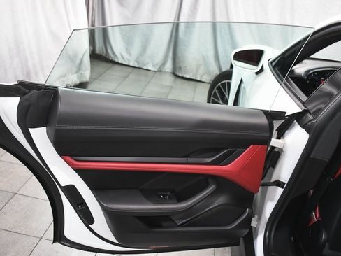 Used 2022 Porsche Taycan image 12