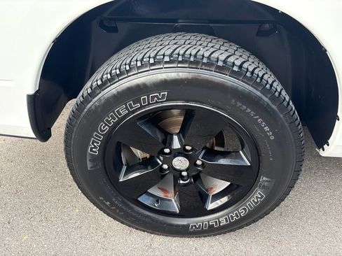 Used 2015 RAM 1500 Express RWD image 23