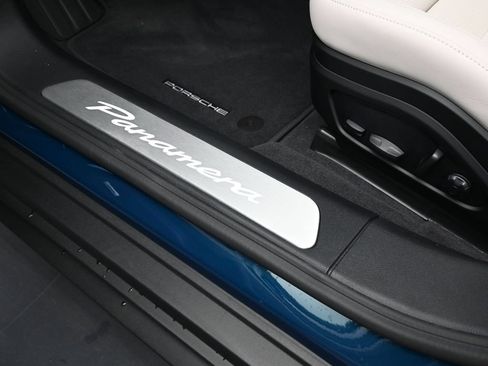 Certified 2025 Porsche Panamera image 17