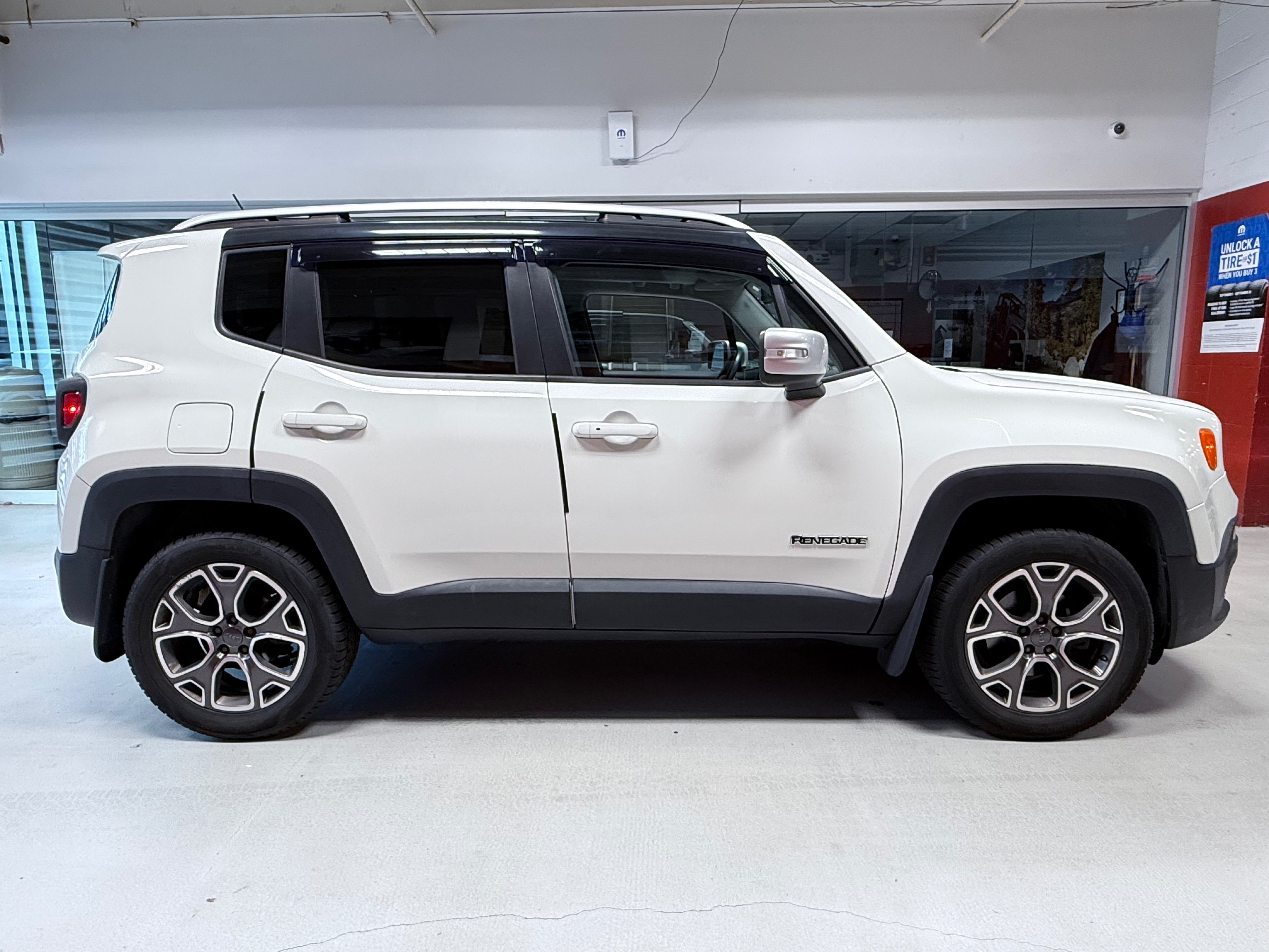 Used 2016 Jeep Renegade Limited w/ Advanced Technology Group AWD/4WD image 10