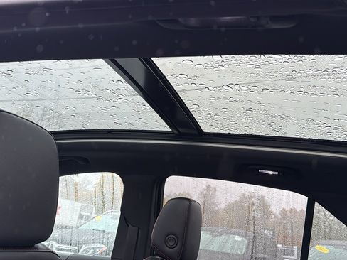 Used 2022 Chevrolet Equinox RS w/ RS Leather Package image 27