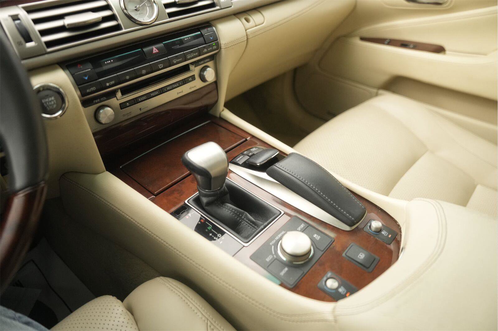Used 2014 Lexus LS 460 w/ Comfort Package RWD image 29