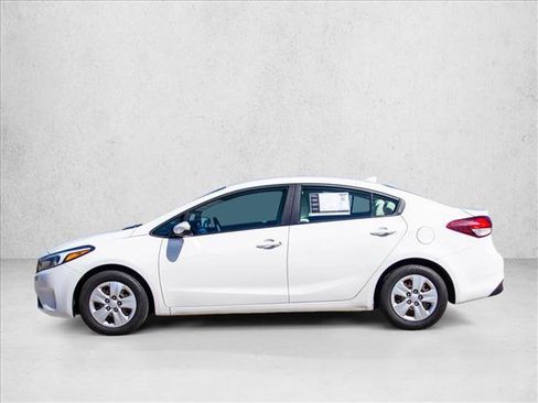 Used 2017 Kia Forte LX FWD image 8