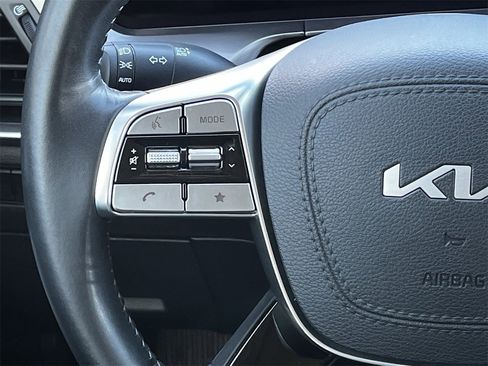 Used 2024 Kia Telluride LX image 12