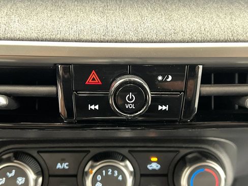 Used 2025 Nissan Kicks SV AWD/4WD image 54