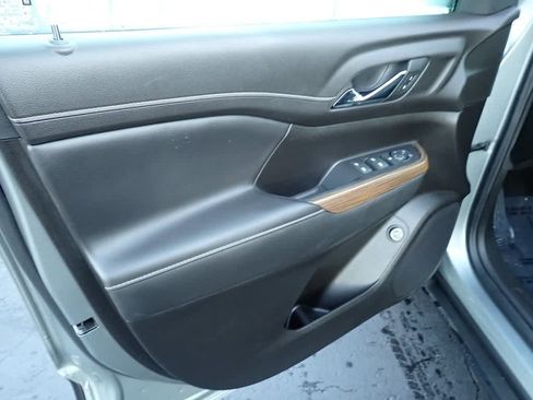 Certified 2023 GMC Acadia SLE w/ Driver Convenience Package image 16