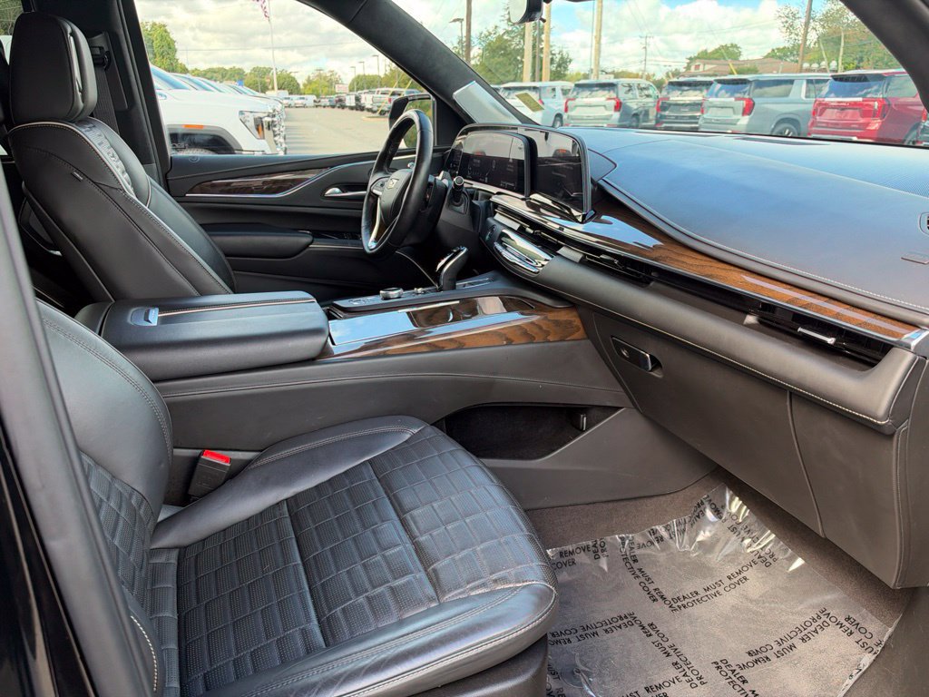 Used 2023 Cadillac Escalade ESV Sport Platinum w/ LPO, ONYX Package AWD/4WD image 11