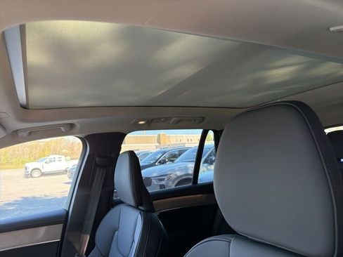 New 2026 Volvo XC90 B6 Plus w/ Protection Package Premier AWD/4WD image 16