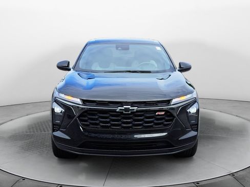 Used 2024 Chevrolet Trax RS w/ Driver Confidence Package FWD image 2