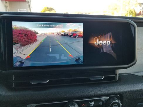 Certified 2024 Jeep Gladiator Sport image 25