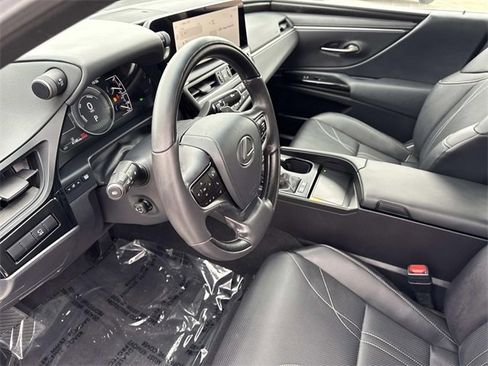Used 2025 Lexus ES 300h w/ Luxury Package image 21