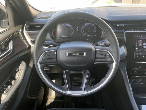 Certified 2023 Jeep Grand Cherokee L Laredo image 10