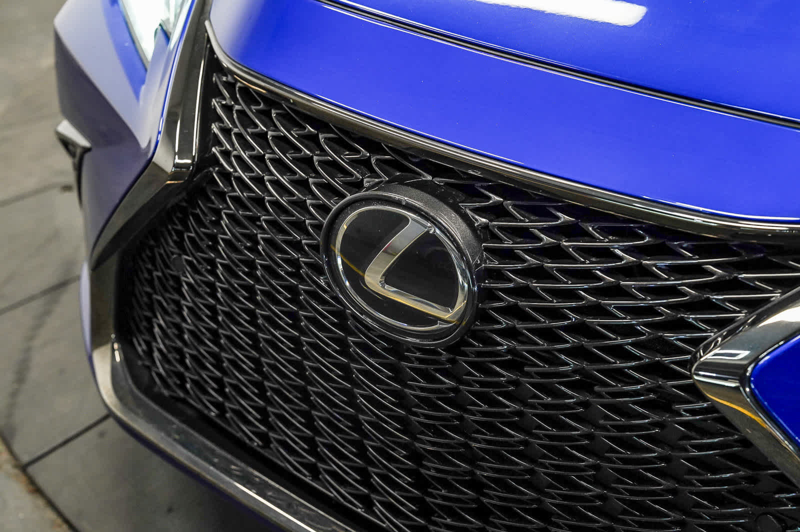 Used 2023 Lexus ES 350 F Sport w/ Accessory Package (Z2) FWD image 8