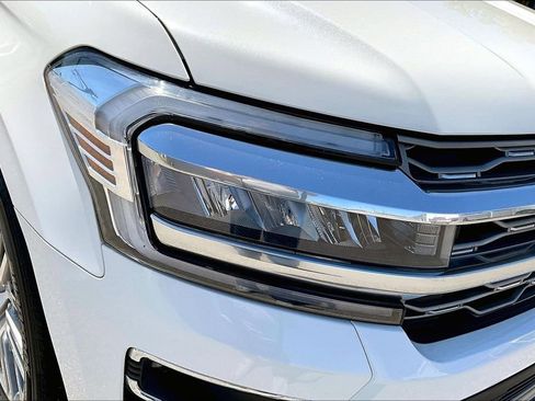 Used 2023 Ford Expedition Platinum image 34