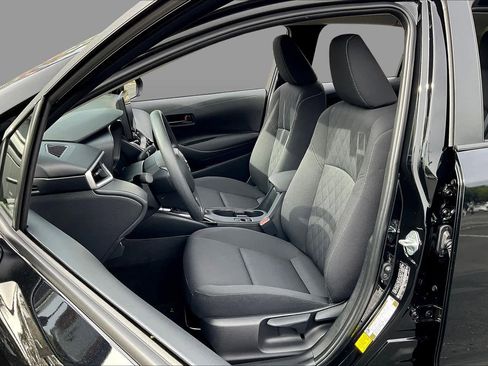 Used 2024 Toyota Corolla LE w/ LE Convenience Package image 7