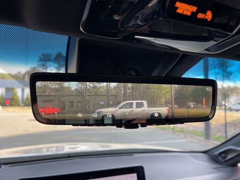 Used 2024 Toyota Venza Limited image 13