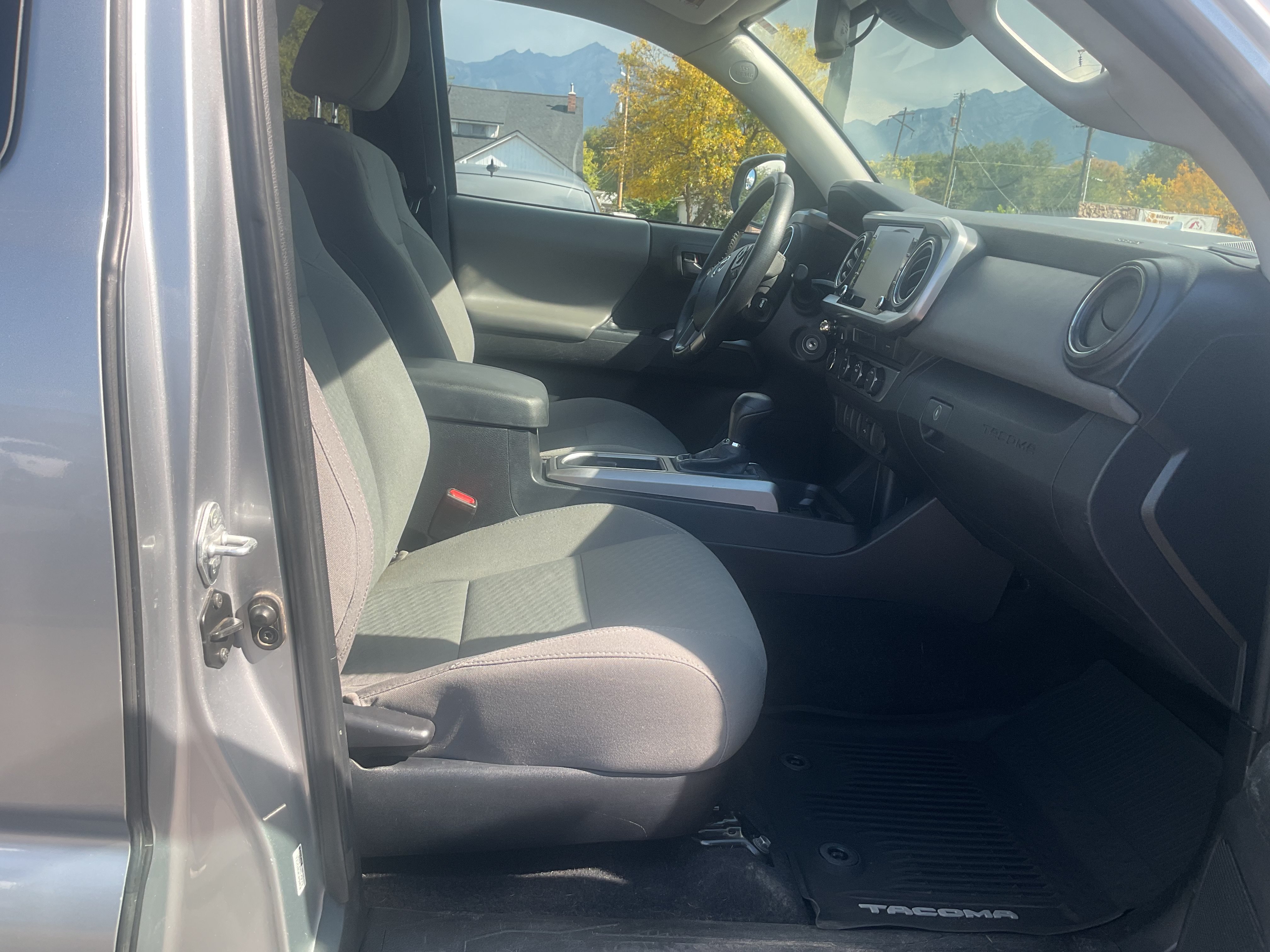 Used 2021 Toyota Tacoma SR5 AWD/4WD image 10