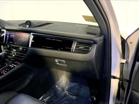 Certified 2024 Porsche Macan S AWD/4WD image 22