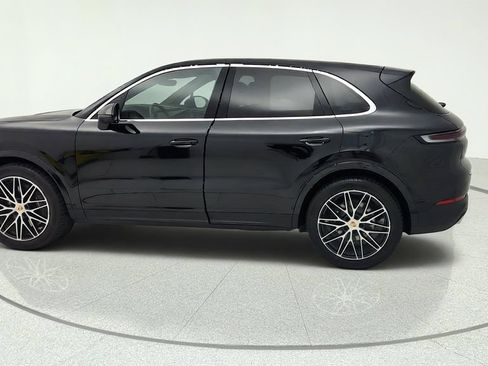 Used 2025 Porsche Cayenne AWD/4WD image 4