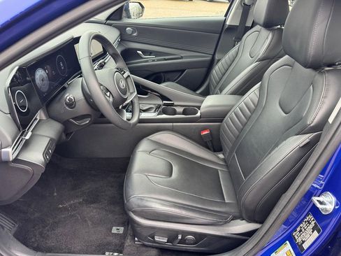 Used 2025 Hyundai Elantra Limited FWD image 8