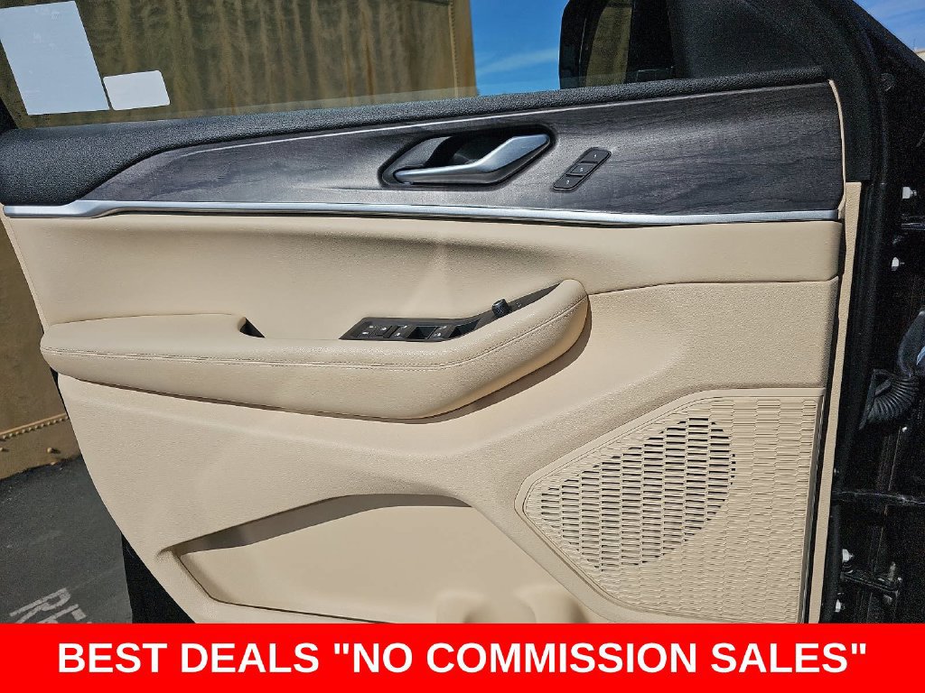 Used 2023 Jeep Grand Cherokee L Limited w/ Luxury Tech Group II AWD/4WD image 29
