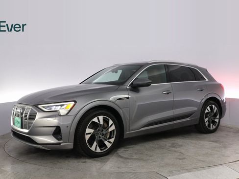 Used 2021 Audi e-tron Prestige w/ Prestige Package image 15