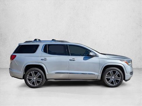 Used 2019 GMC Acadia Denali image 4