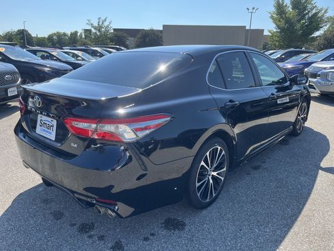 Used 2018 Toyota Camry SE FWD image 5