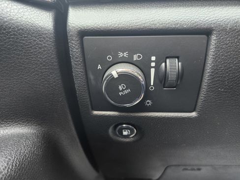 Used 2020 Jeep Grand Cherokee Limited image 16