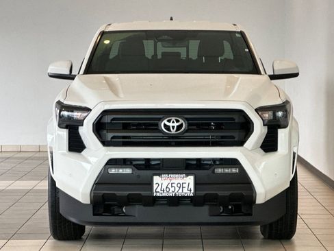 Certified 2025 Toyota Tacoma SR5 image 9