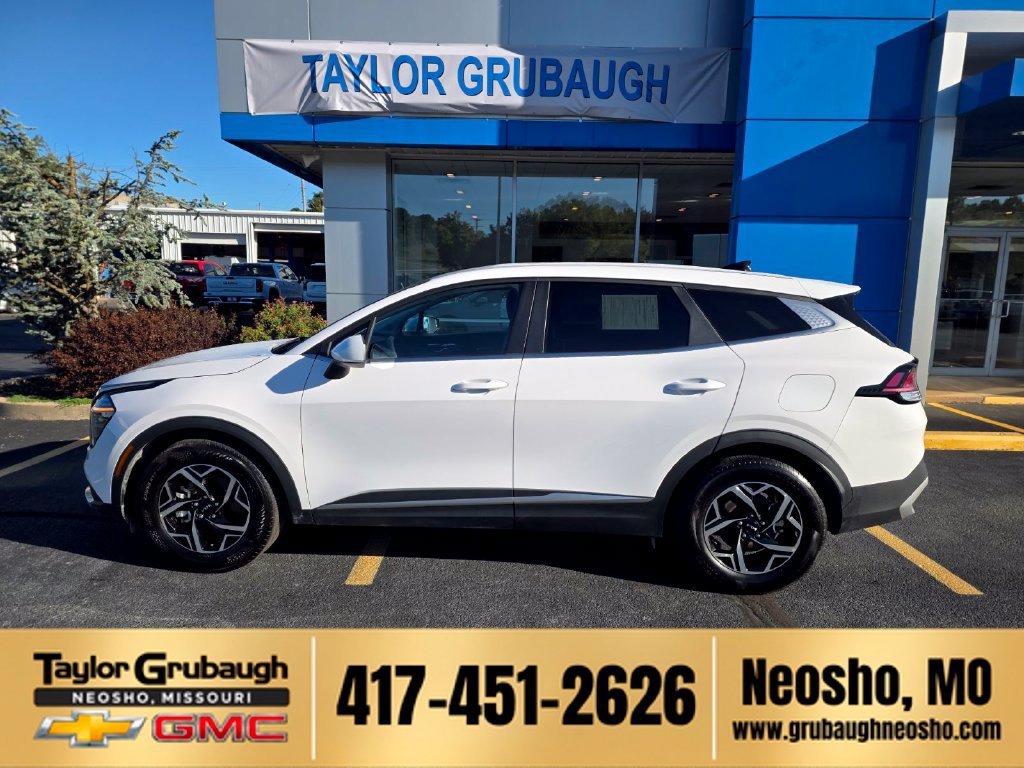 Used 2025 Kia Sportage LX FWD image 1