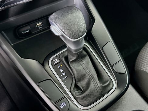 Used 2025 Kia Soul LX w/ LX Technology Package FWD image 24